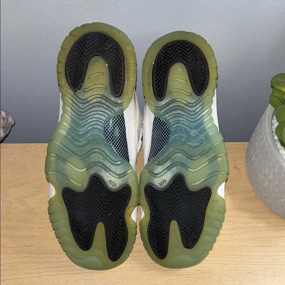 Air Jordan 11 Retro “Legend Blue” – Size 7Y - Picture 13 of 13